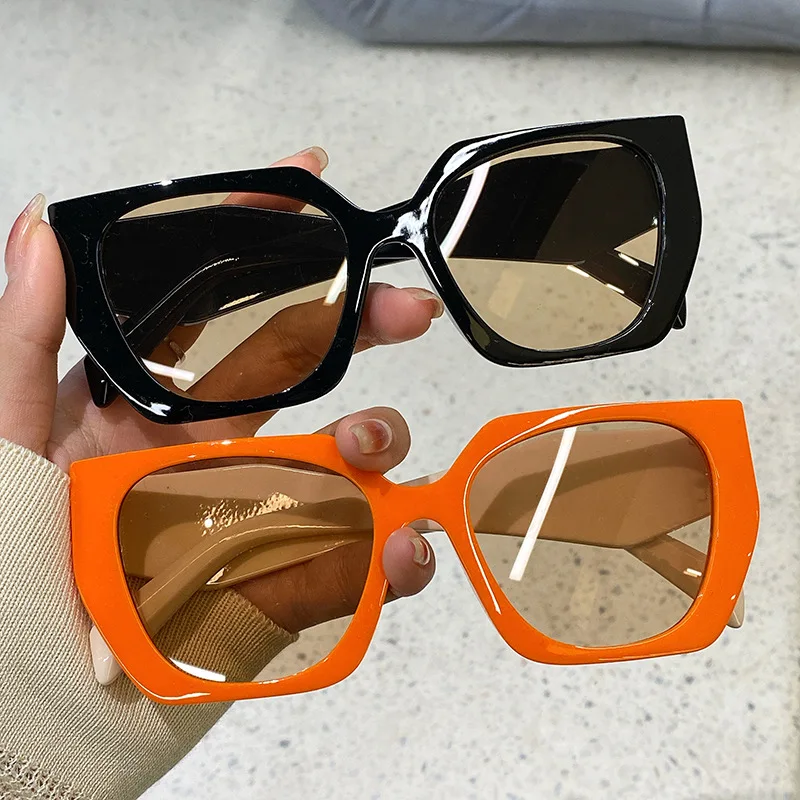 Vintage Brand Designer Polygon - Luxury Lifestyle Store recension och pris