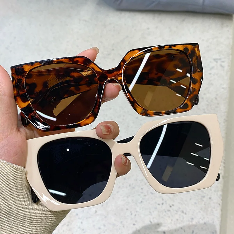 Vintage Brand Designer Polygon - Luxury Lifestyle Store recension och pris
